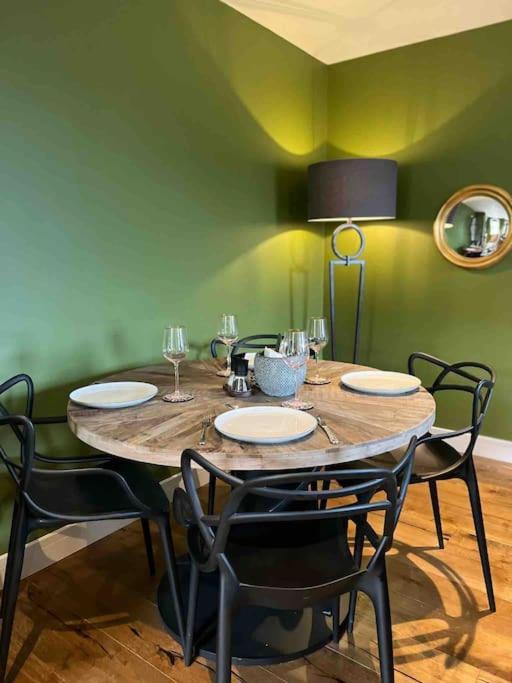 Holiday home Luxurious 2 Bedroom *